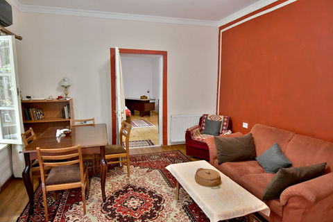 Sunny Courtyard Tbilisi Apartment to rent. 2 Roomed. One Bedroom. Sleeps 2