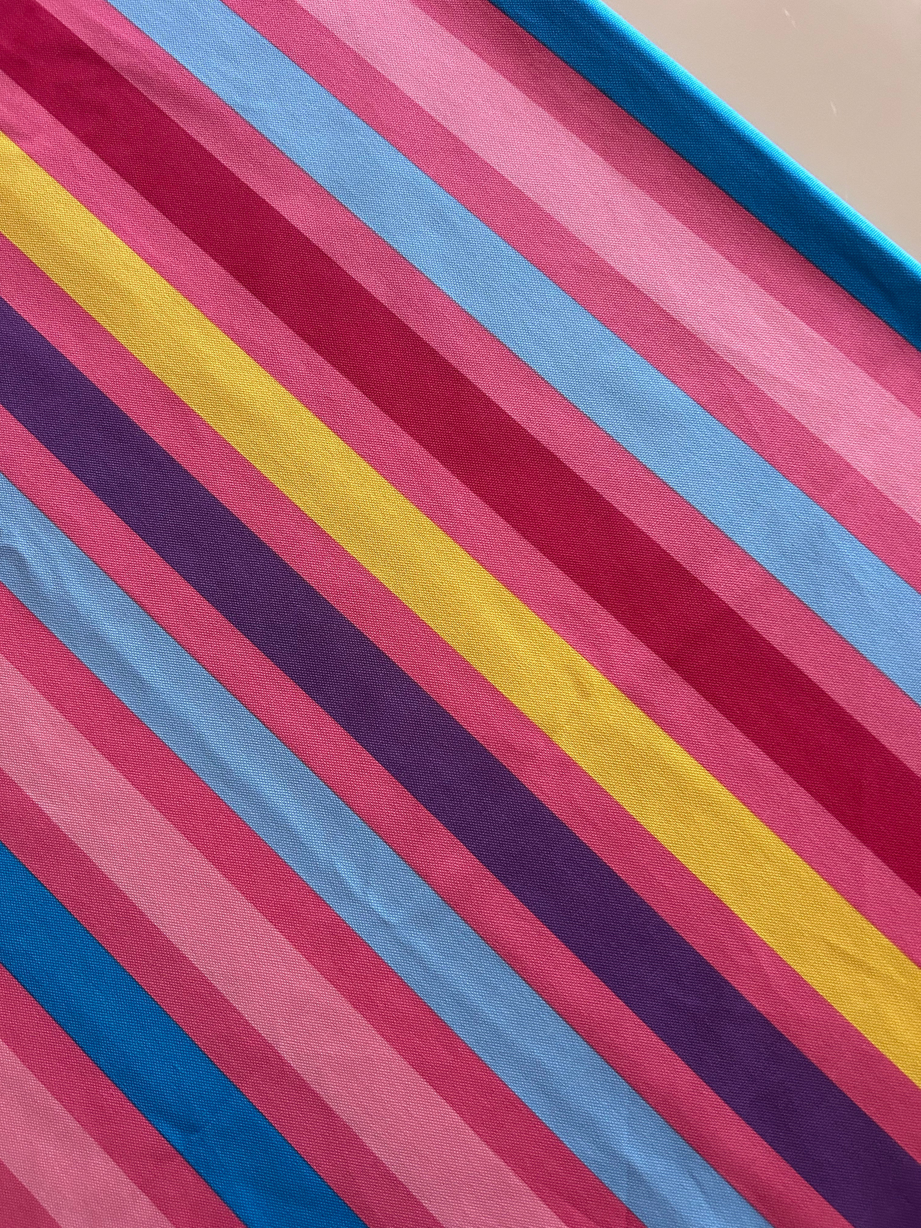 Nappe à rayures multicolore