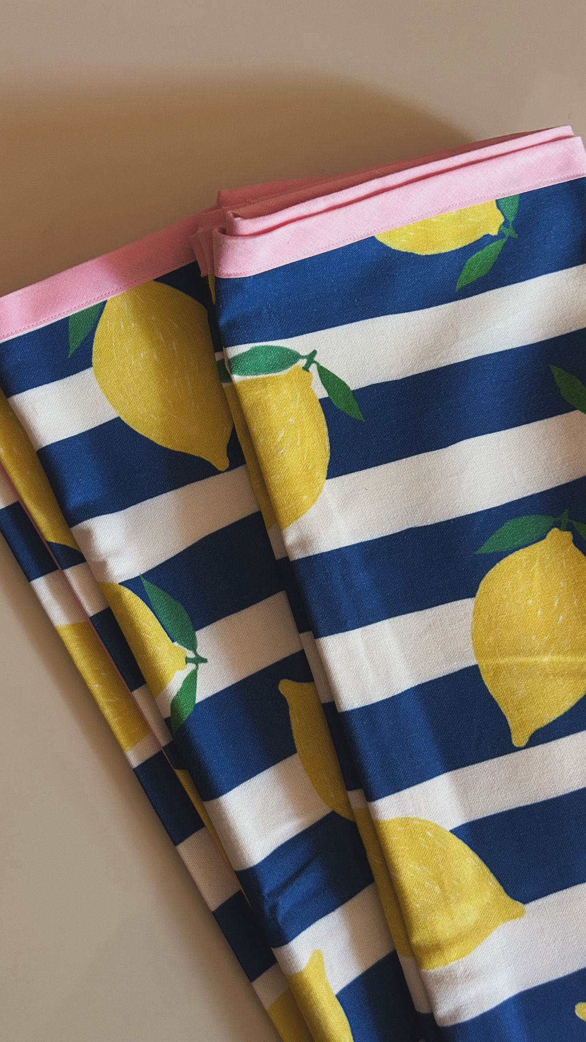 Nappe citrons et rayures bleues