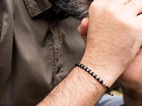 Round Stone Bracelets: Adding a Touch of Elegance to Your Jewellery Collection