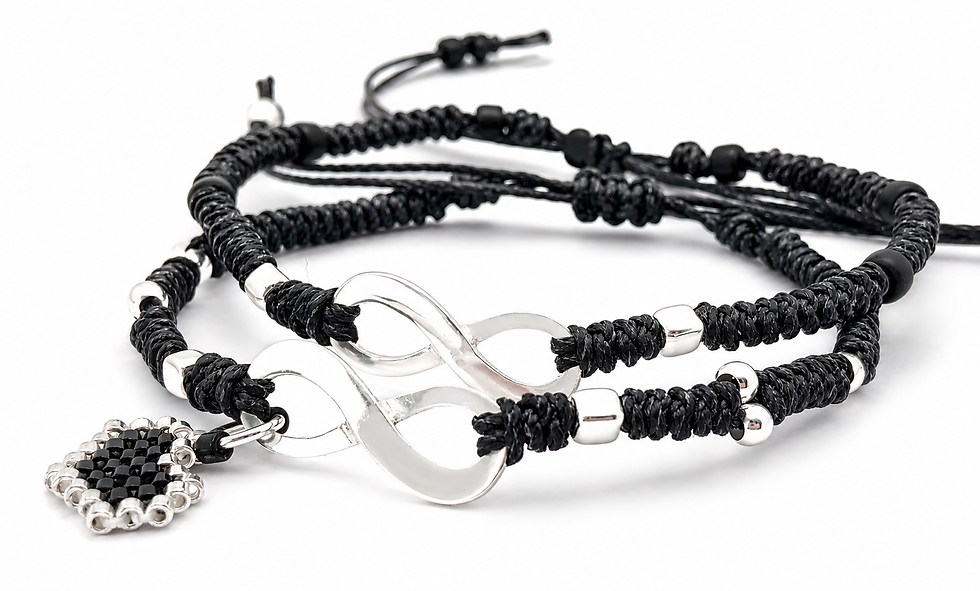 Pack de dos pulseras Amor Infinito para parejas hechas a mano con hilo negro, plata y Miyuki.