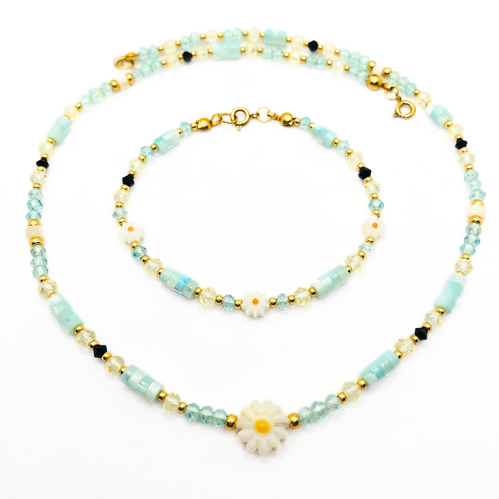 Collar o choker hecho a mano con cristal checo, cristal japonés Miyuki y nácar. Collar margaritas nácar