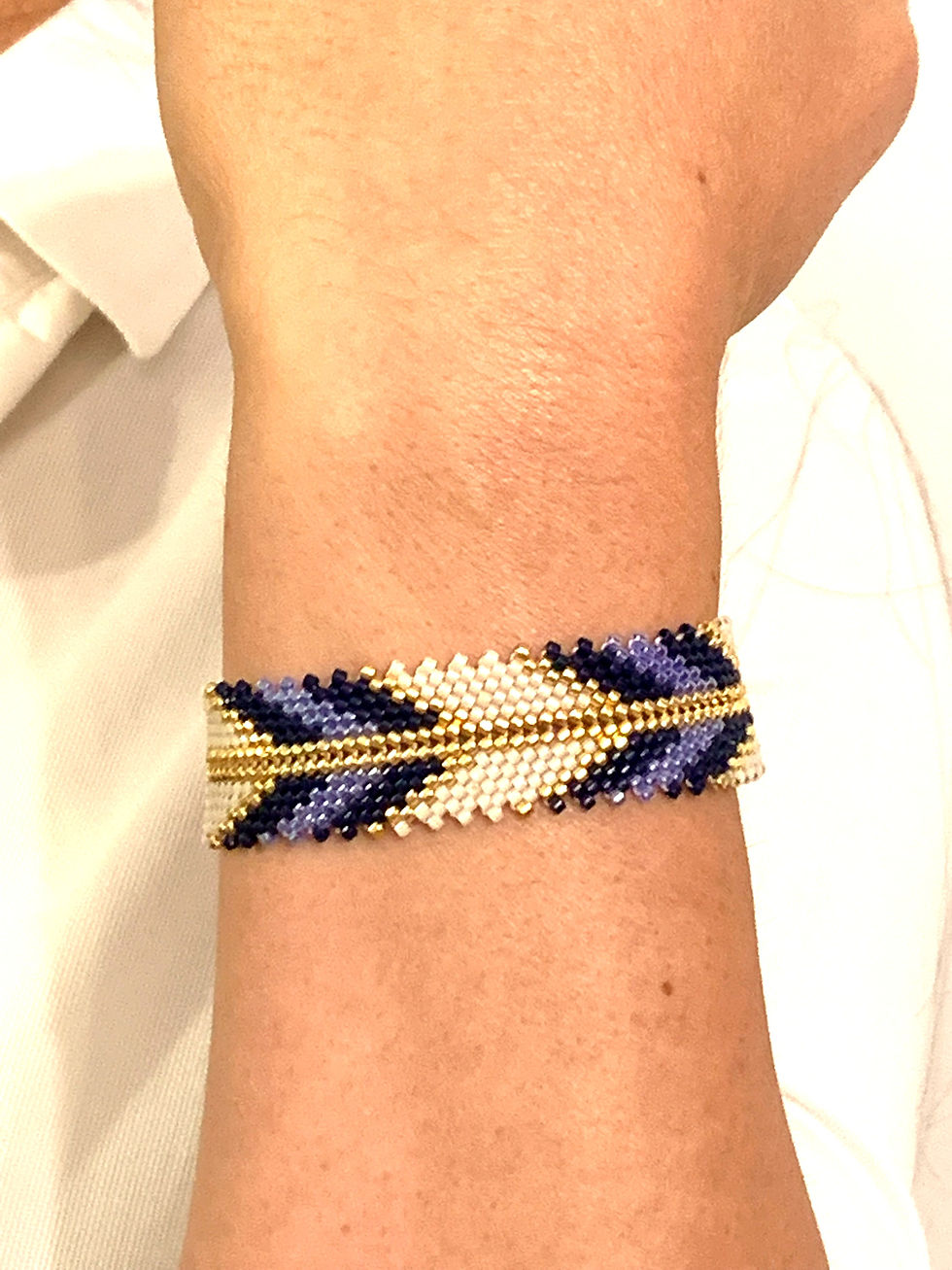 Miniatura: Pulsera artesanal hecha a mano con delicas Miyuki
