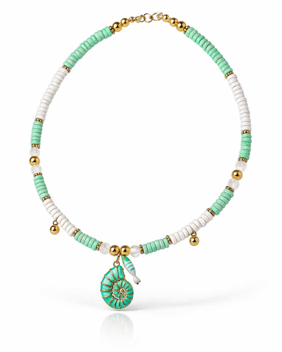 Miniatura: Collar Thalassa verde menta y blanco con arcilla artesanal y amonite turquesa.