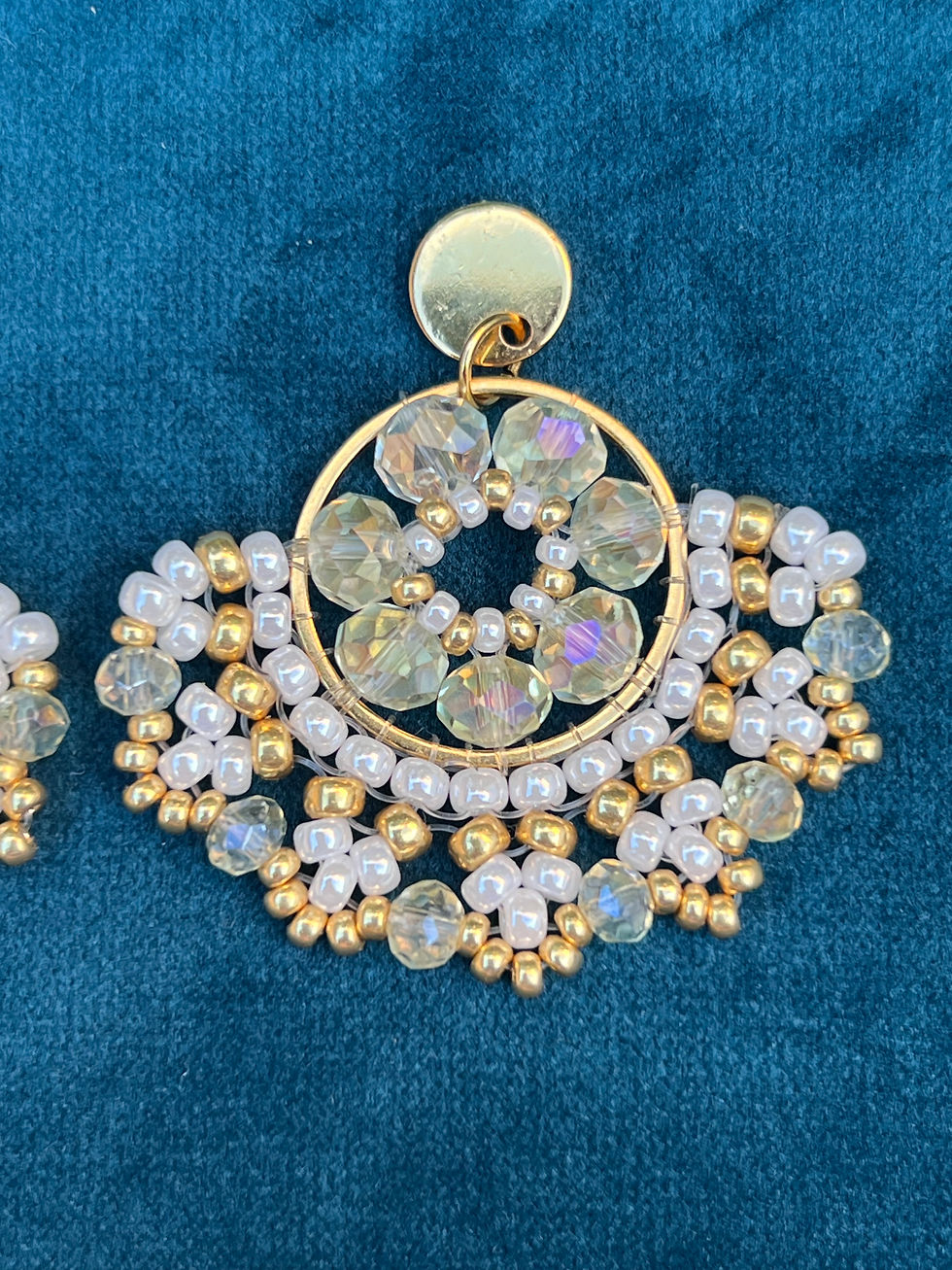 Pendientes acero mujer abanico blanco y dorado. Pendientes aro