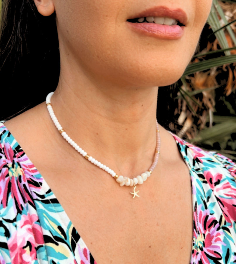 Miniatura: Collar hecho a mano con cristal checo, chips de nácar y dije central de estrella