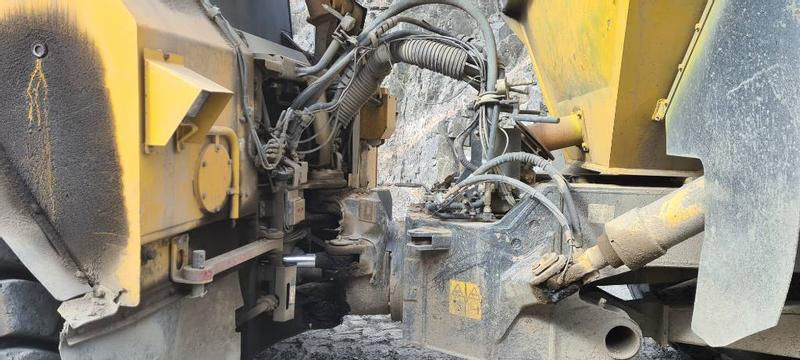 Miniatura: Komatsu HM400-2