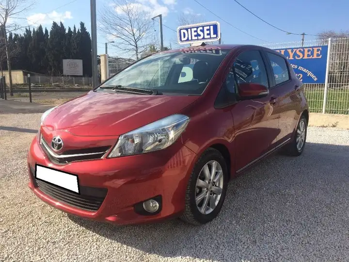 Toyota Yaris d-4d 90 CV Dynamic 1er main 2013