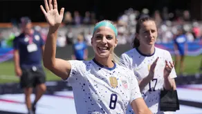 Julie Ertz; se retira del fútbol profesional.