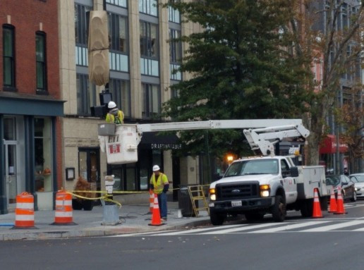 FMCC electrical crew adjusting signals at Q St