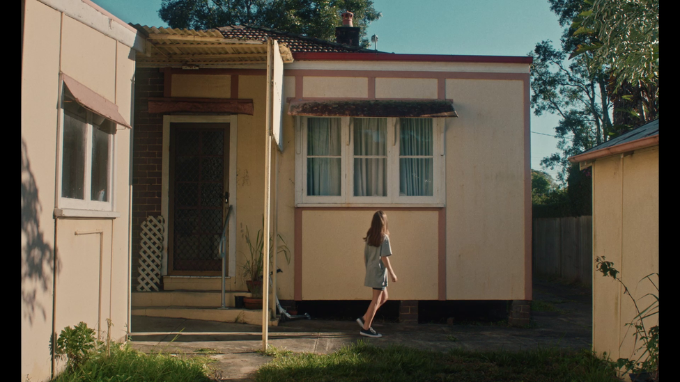 Roberto Manzini_Under the Water_Tahlia Sturzaker02.png