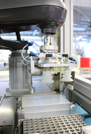 Tubehandling laboratory technology Tubes D&T Engineering GmbH Eurofins robot rack automation
