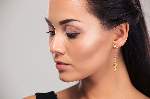 What Jewelry Can I wear For My Professional Headshot.jpg