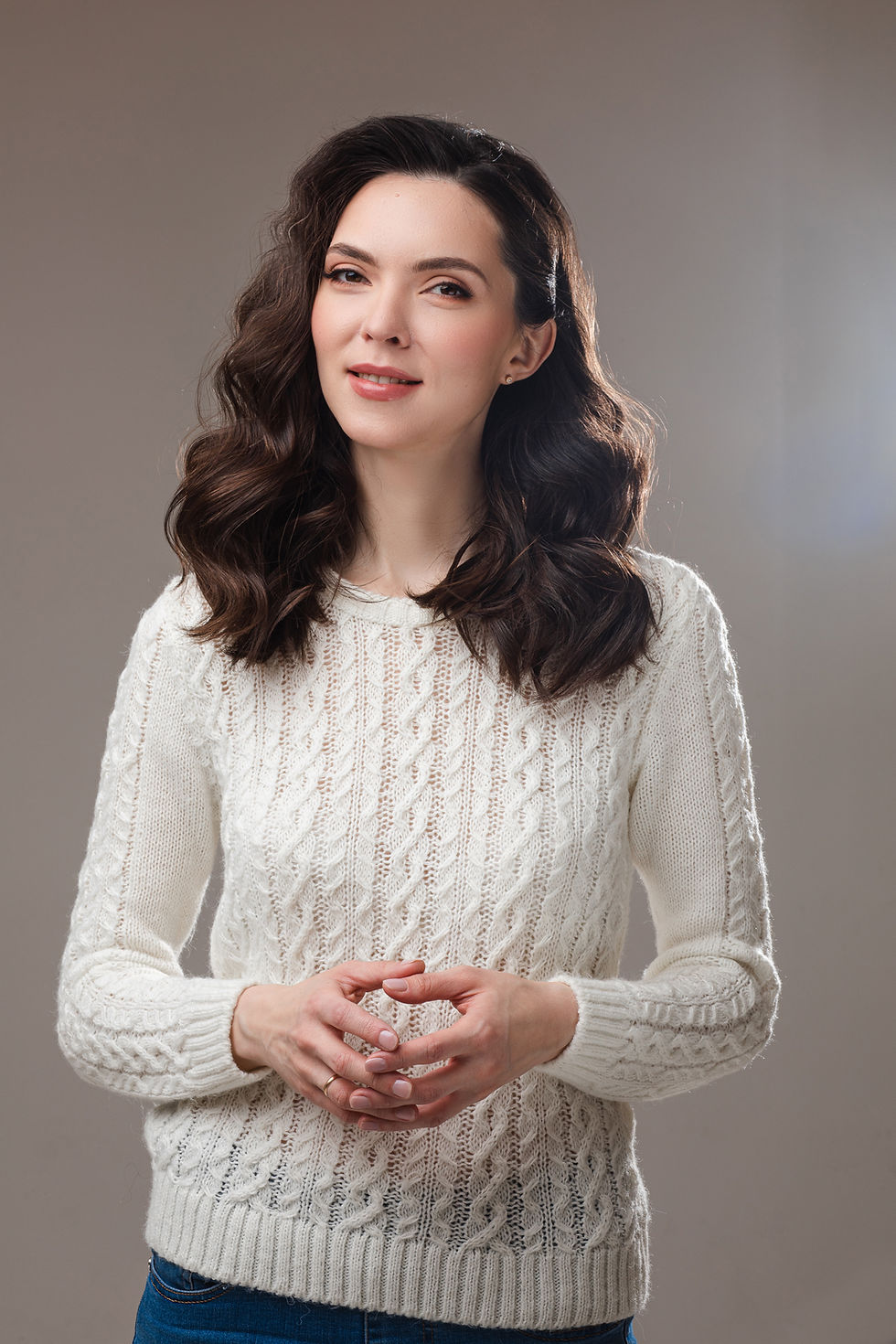 beautifull-caucasian-woman-with-curly-hair-smiles-isolated.