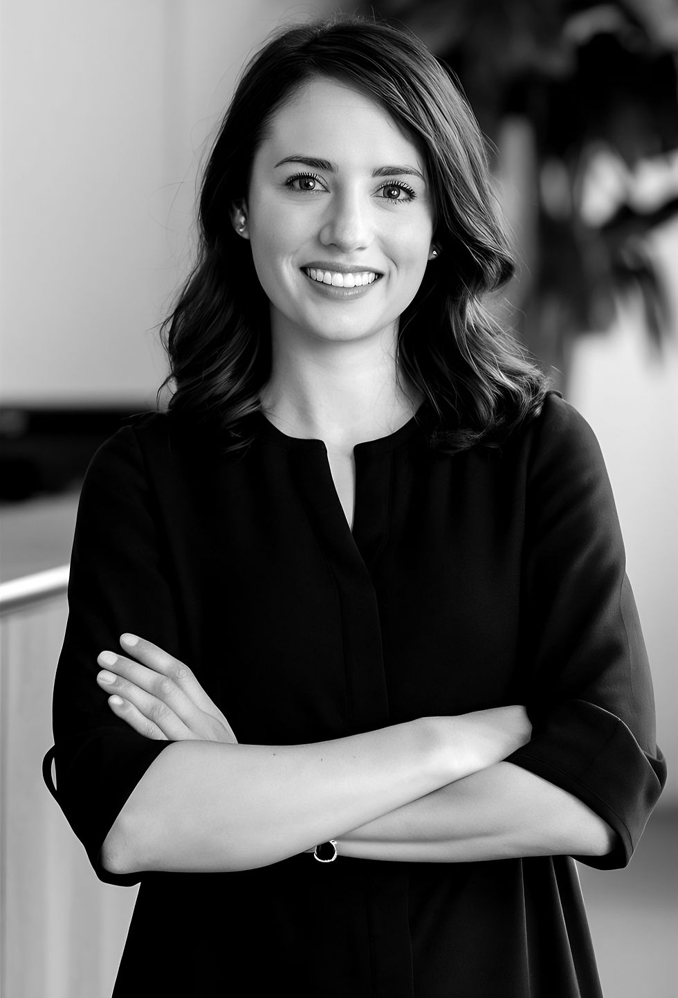 american-female-real-estate-agent-suit_edited.jpg