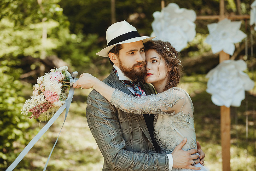 para młoda w plenerze