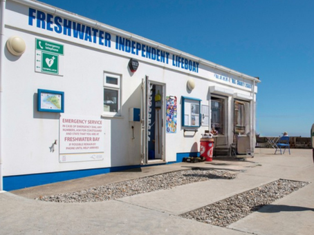 Paddleboarders Rescued From Cliffside After Capsizing Near Freshwater Bay
