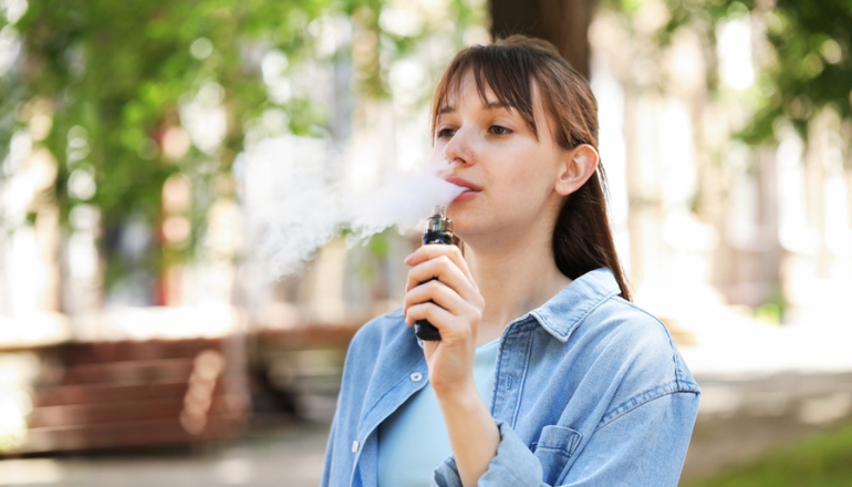 英国怀特岛郡议会讨论青少年电子烟:委员称未来或被视为“类似石棉”