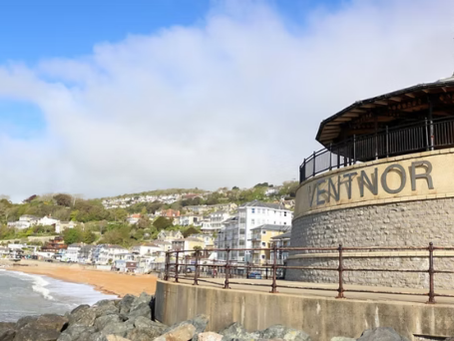 Holidaying Police Officer Helps Rescue Man And Boy Off Ventnor Breakwater