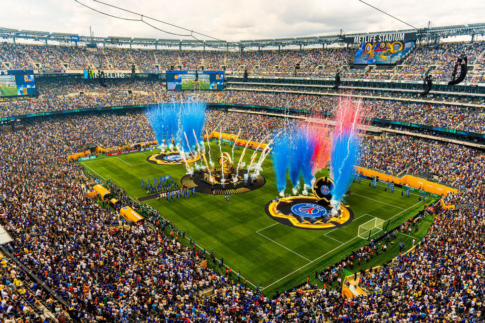 Cérémonie
Coupe du monde des clubs
Cérémonie
Coupe du monde des clubs
Trophée géant gonflable