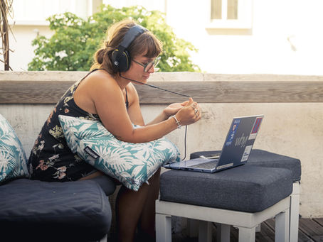 Co-workeuse sur la terrasse de Smack
