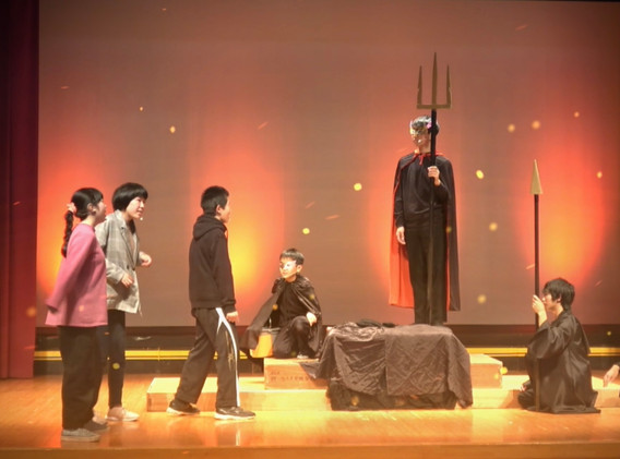 魔界とぼくらの愛戦争対決場面