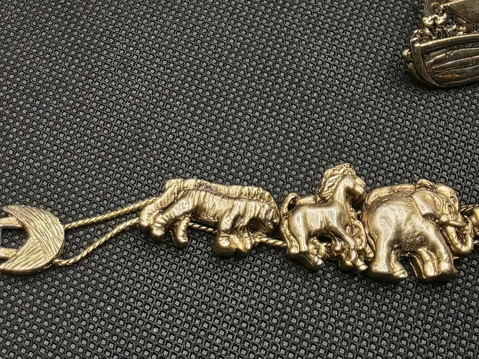 Thumbnail: Gold animal charms: lion, horse, elephant
