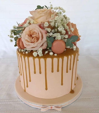 Pink and gold drip cake, pink roses.