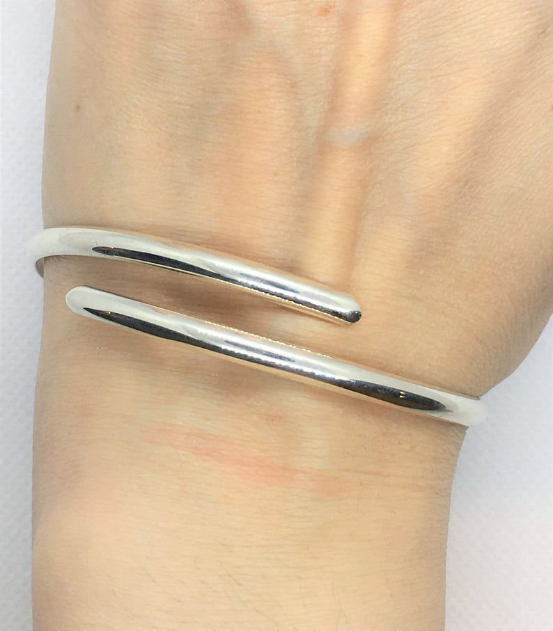 Thumbnail: Solid 925 Sterling Silver Half Rounded Florence Classic Bracelet.