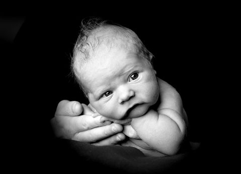 Baby fotografering af nyfødt sort/hvid billede