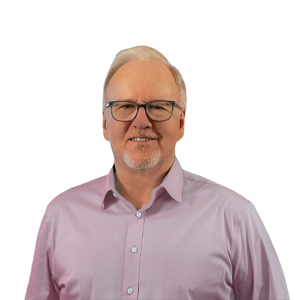 Peter De La Torre - Headshot_edited.png