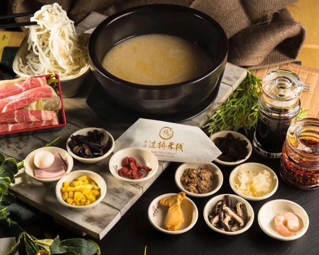 Ten Second Noodles restaurant in Chinatown serves delicious food in bowls