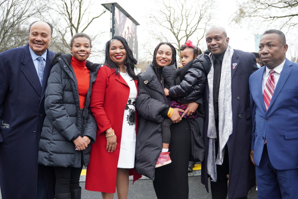 King's Family and Hank Willis Thomas | (Picture by DongDong Yang, Sampan)