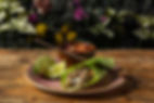 Larb de Cordero, Hojas de Repollo, Cacahuetes Tostados, Menta y Lima