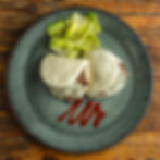 Bao de Ternera Melosa, Raita de Aceituna, Mostaza y Limón, Ensalda Verde y Vinagreta Francesa