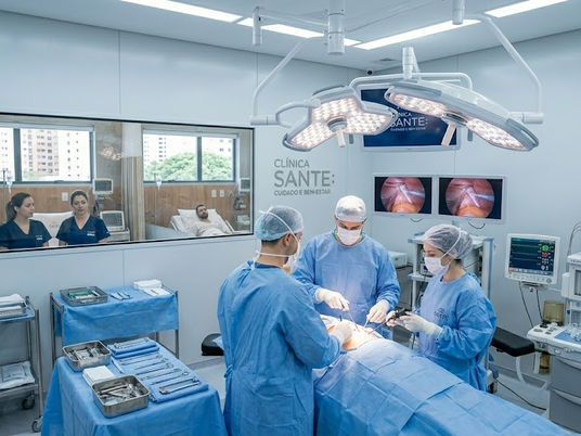Plano de Negócio Para Montar um Centro Cirúrgico: O Que Médicos, Empresários e Investidores Precisam Saber Antes de Investir