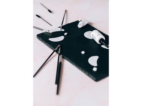 Tout Ce Que Vous Devez Savoir sur les Différentes Qualités des Produits Utilisés pour les Rehaussements de Cils: Pourquoi utilise-t-on des produits de hautes qualité chez LASHOLOGIES