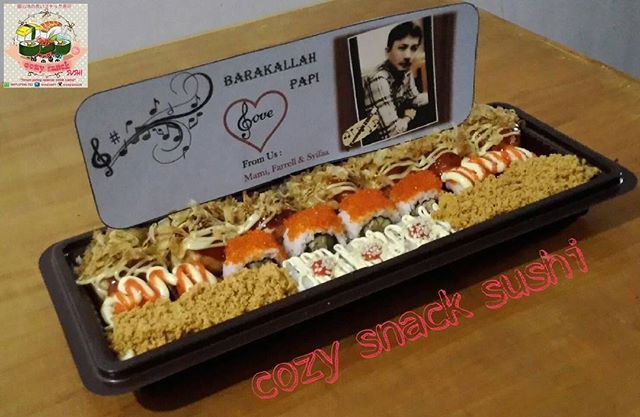 Paket nampan ultah sushi mix Takoyaki _Harga cuma 55rb__Yang mau order langsung chatt yuk..