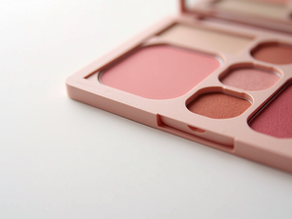 The Guide to Choosing Between Soft Glam Natural and Red Glam