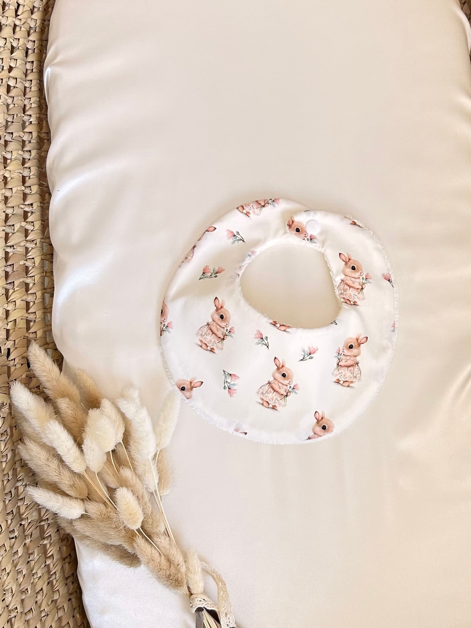 Babero conejitas (0-6 meses)