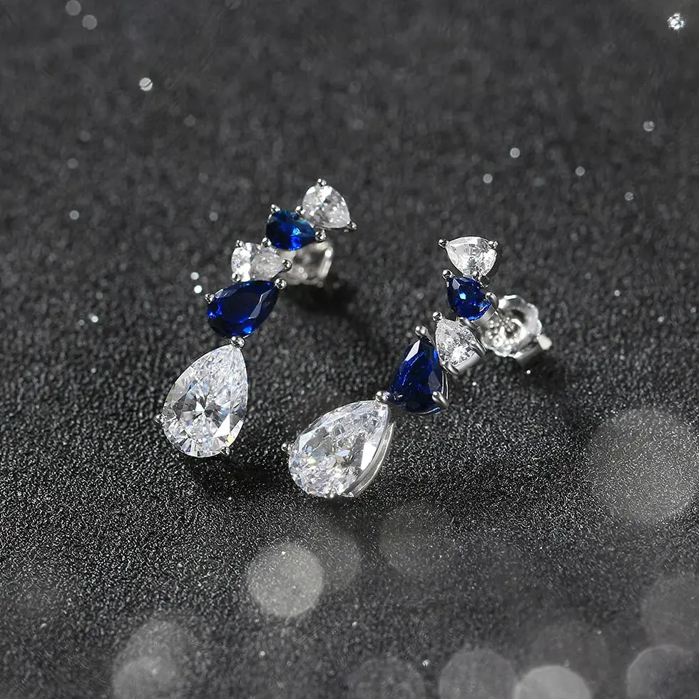 Thumbnail: Aretes zafiro y imitación diamante labgrown  .925