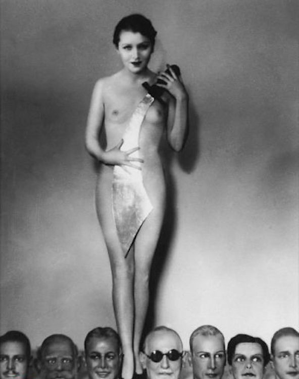 Yosh tukli mushuklar ishtirokidagi retro porno Internetda birovning sutini yalash