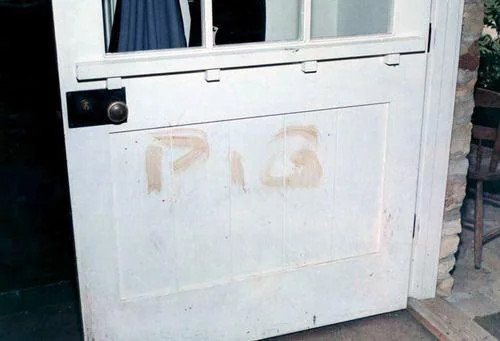 Atkins wrote the word PIG in Tate's blood.