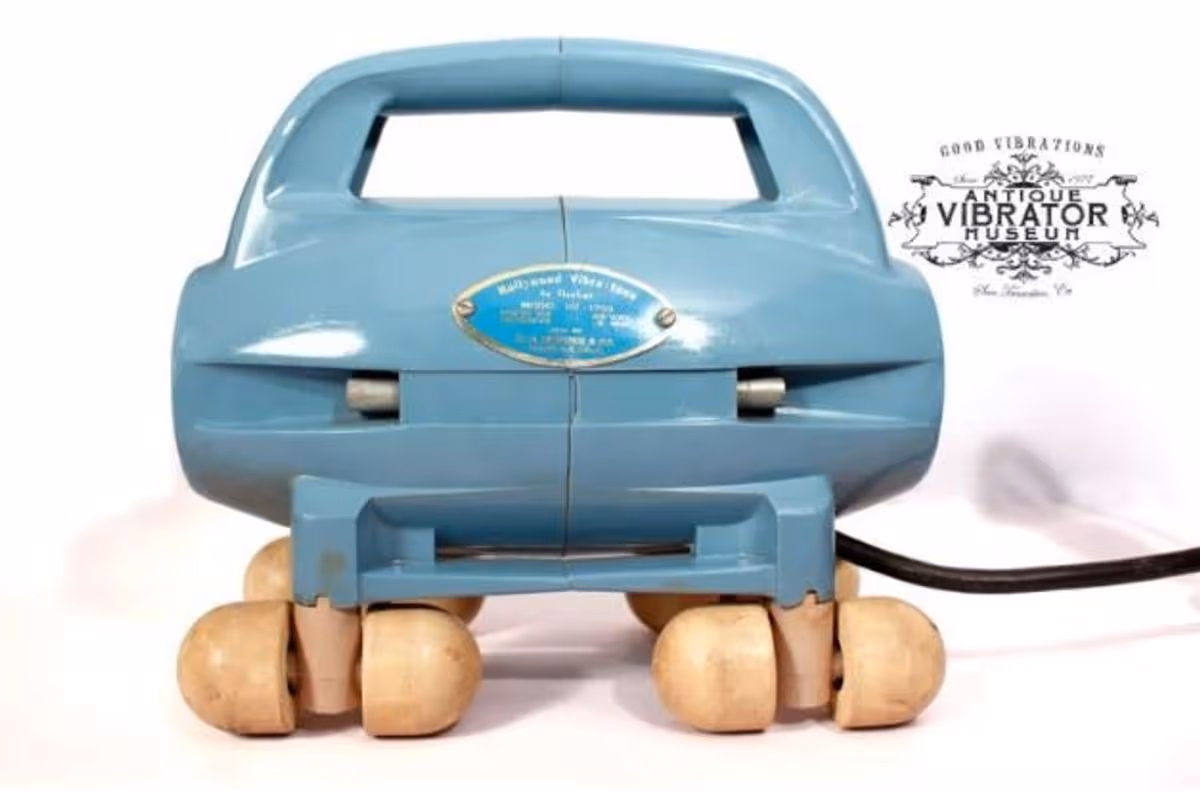 The Hollywood Vibra-Tone (1940s)(Image: Vintage Vibrator Museum)