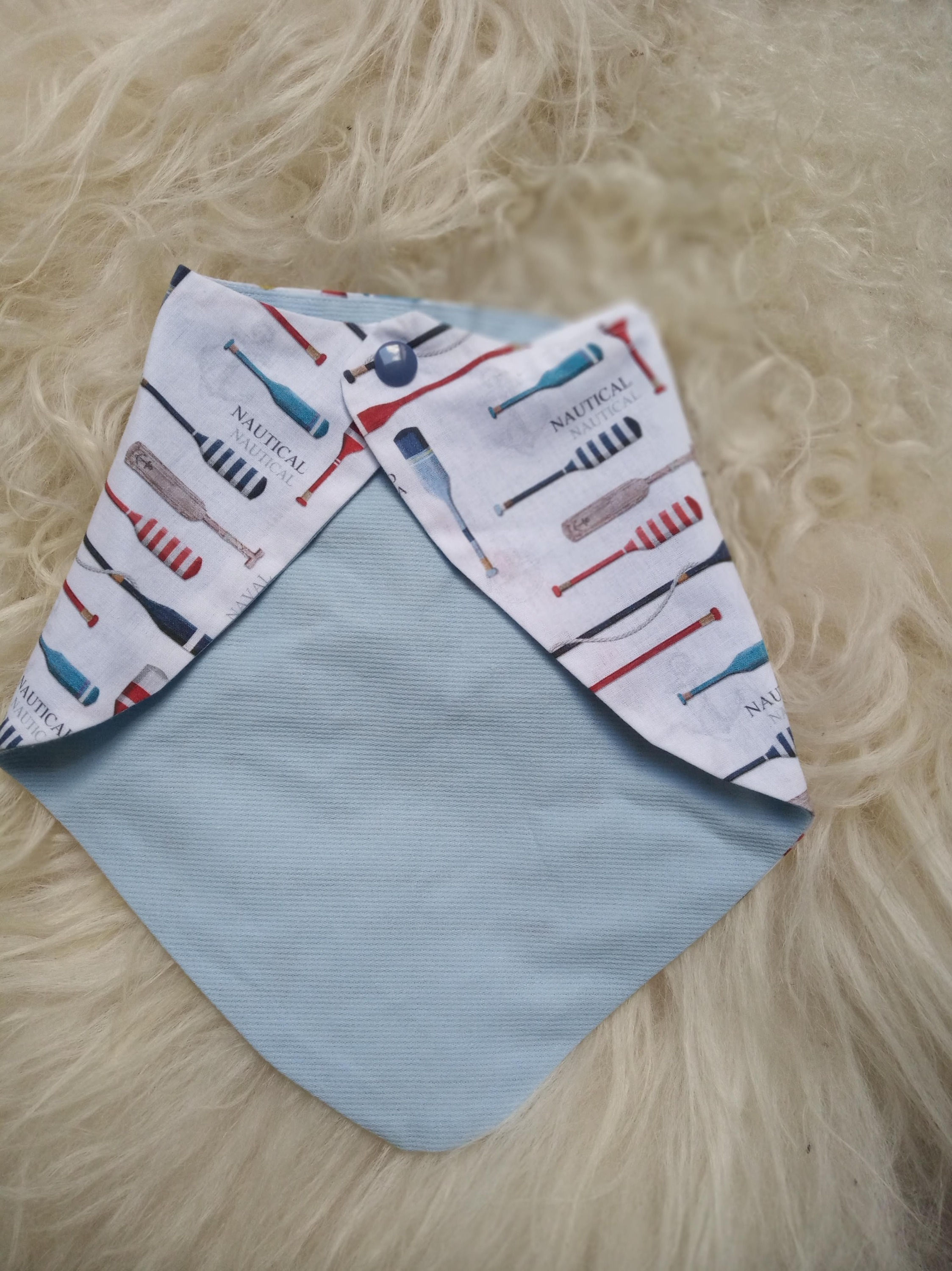 bavoir marin coton recto pagaies verso bleu H23cm cou 11cm