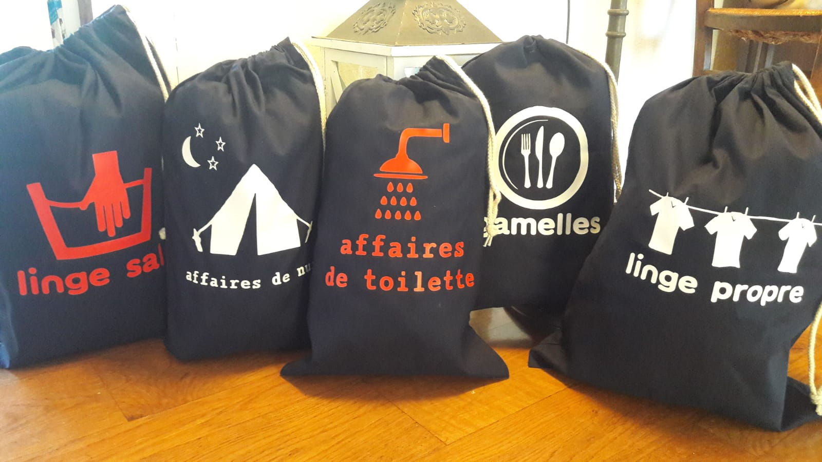 Lot 5 sacs scouts: linge sale/propre, toilette, nuit, gamelles