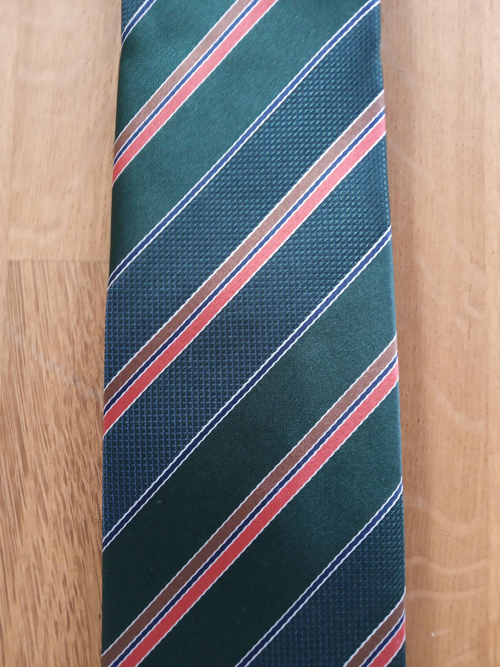 Miniature : Cravate 100% soie rayures diagonales vert rouge marron bleu