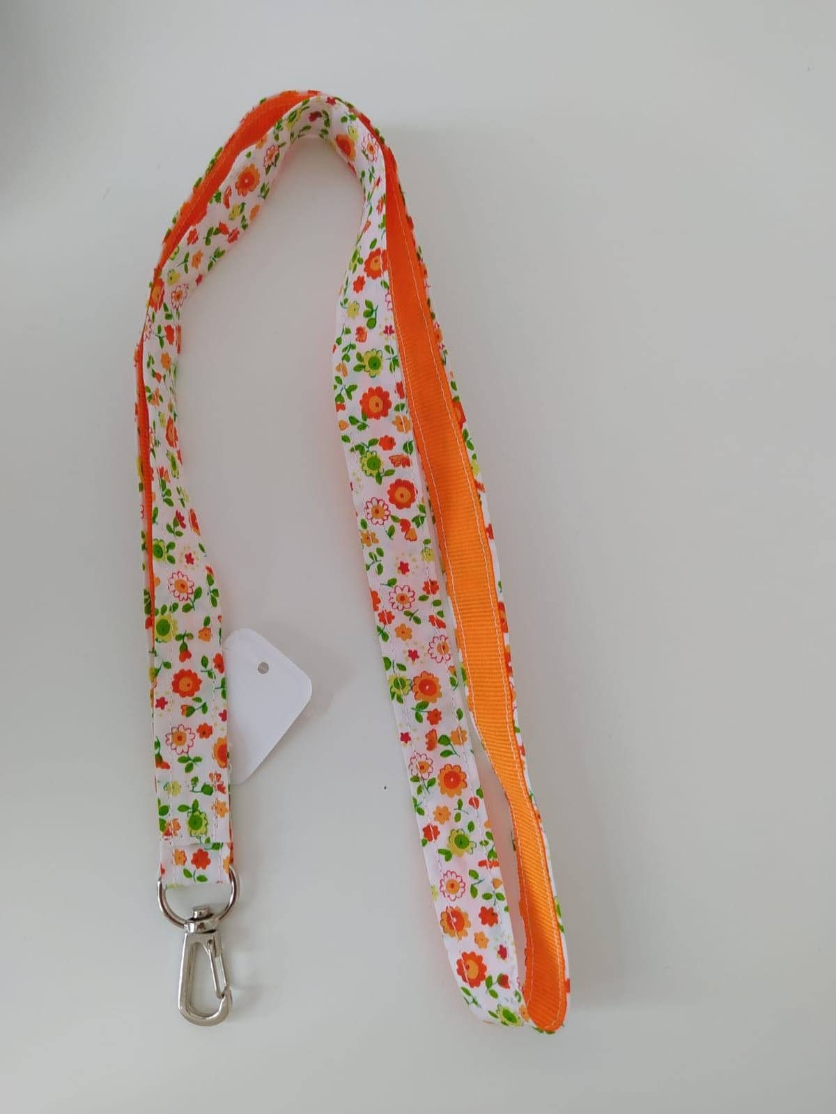 Porte clé fille orange fleurs