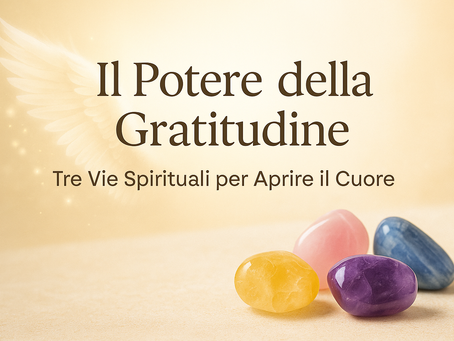 Ali angeliche luminose e quattro cristalli colorati su sfondo dorato simboleggiano la gratitudine come connessione tra anima e luce divina.