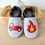 Miniature : Chaussons personnalisés bébé Camion de Pompier faits main en cuir souple.